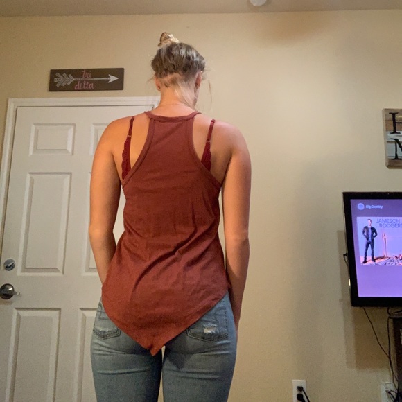 Burgundy tank top - Picture 4 of 7